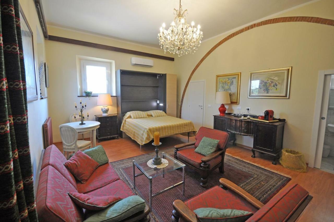 La Stanza Del Podere Isabella Hotel San Vincenzo Luaran gambar