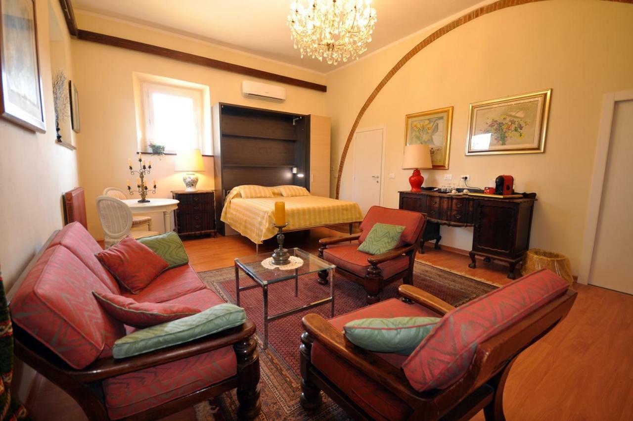 La Stanza Del Podere Isabella Hotel San Vincenzo Luaran gambar