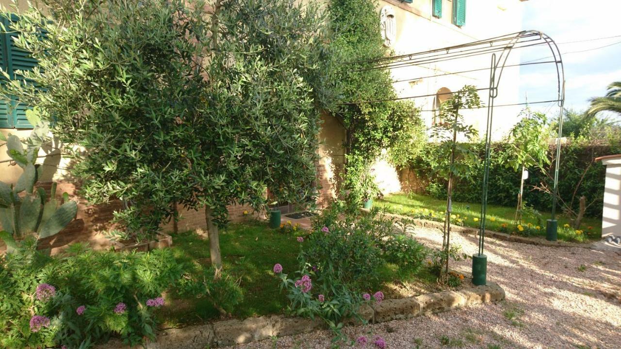 La Stanza Del Podere Isabella Hotel San Vincenzo Luaran gambar